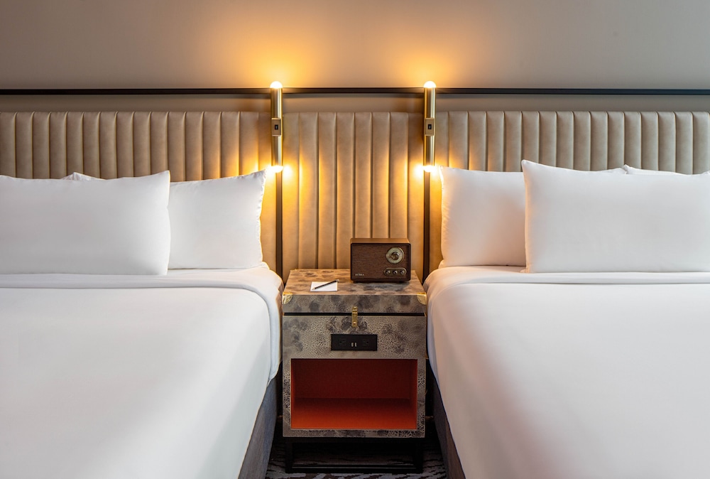 Standard Double or Twin Room, 2 Queen Beds, No Windows - Photo 3