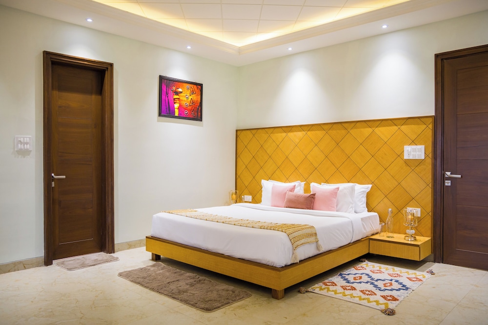 Deluxe Room, City View