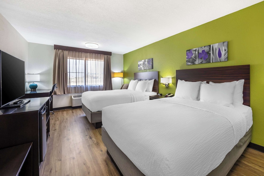 Standard Room, 2 Queen Beds, Non Smoking - Photo 1