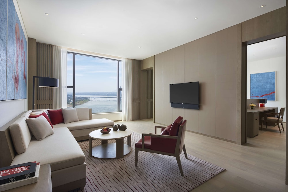 Club Suite, 1 King Bed (Regency)