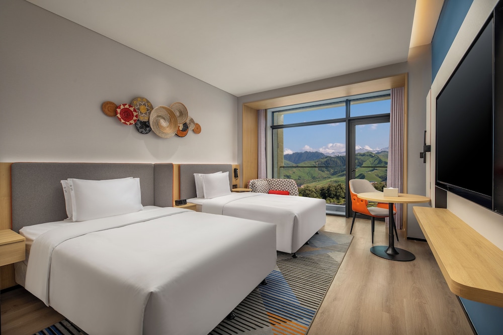 Standard Room, 2 Double Beds, Balcony (Grassland View)