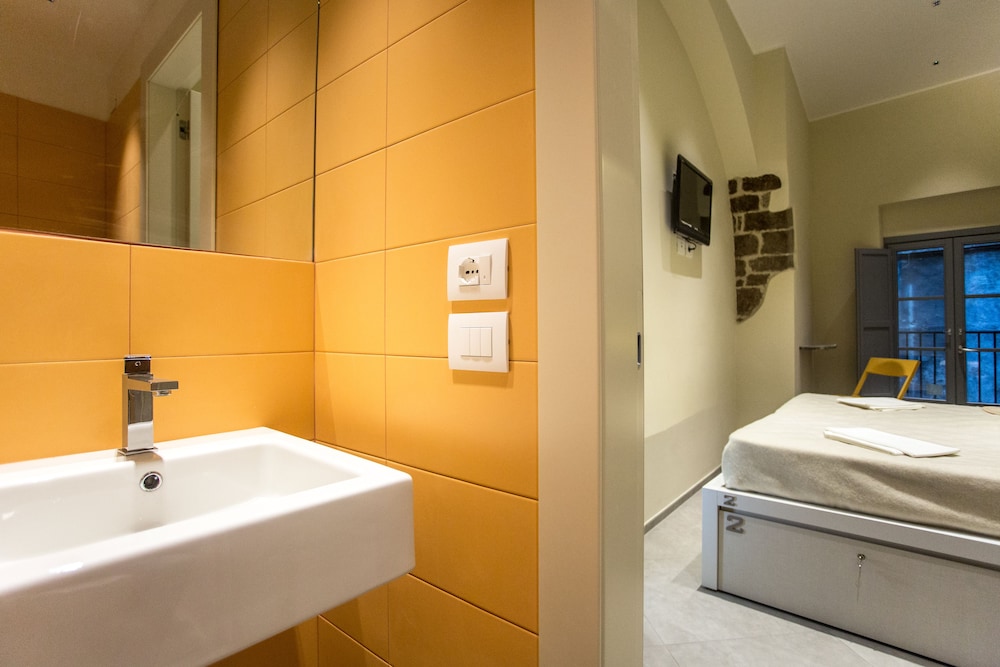 Design Double or Twin Room, Private Bathroom photo 3