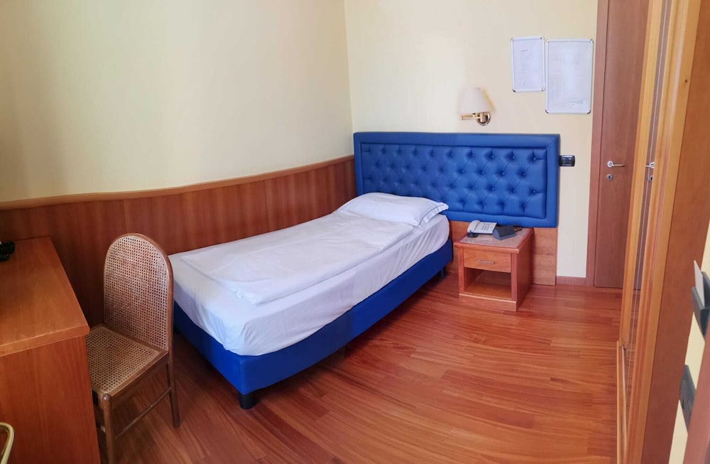 Single Room - Photo 1