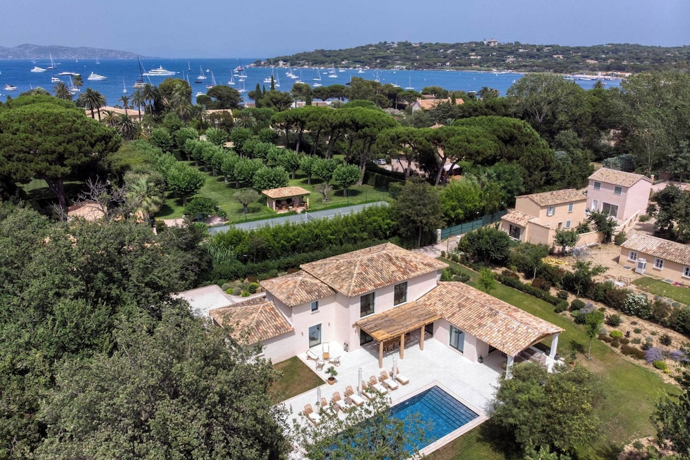 Villa photo 1