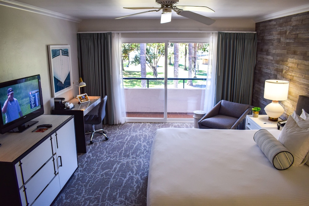 Room, 1 King Bed, Balcony (Parkside) photo 2