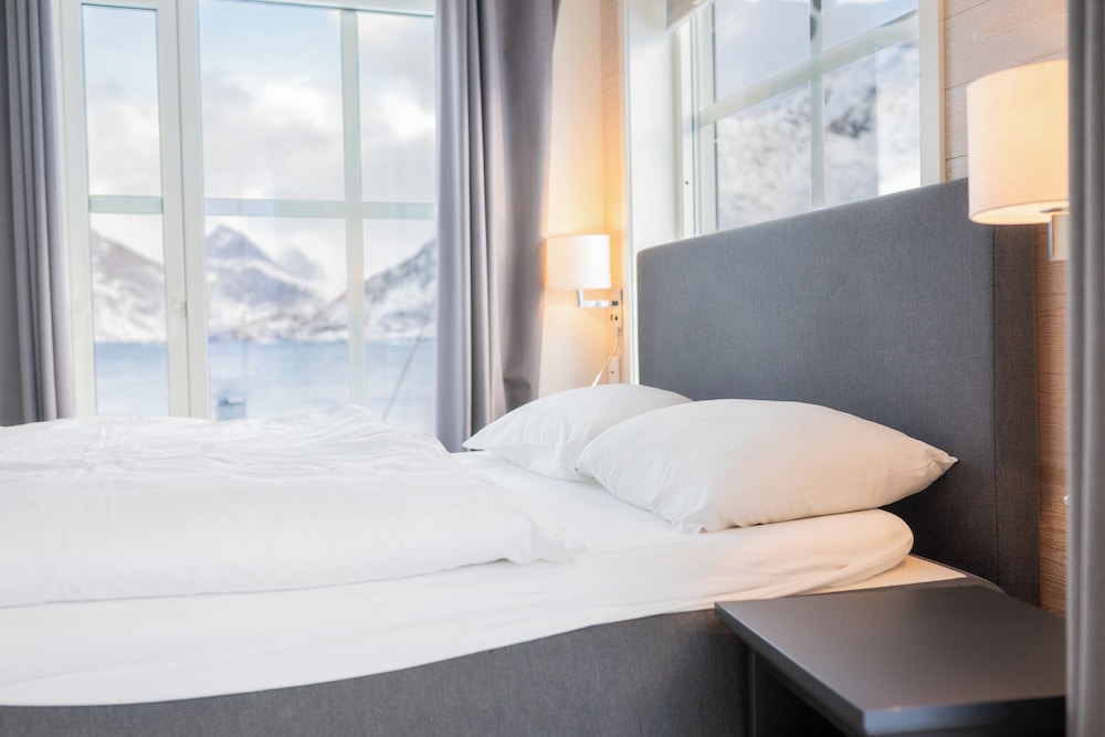 Deluxe Room, Sea View, Oceanfront photo 2