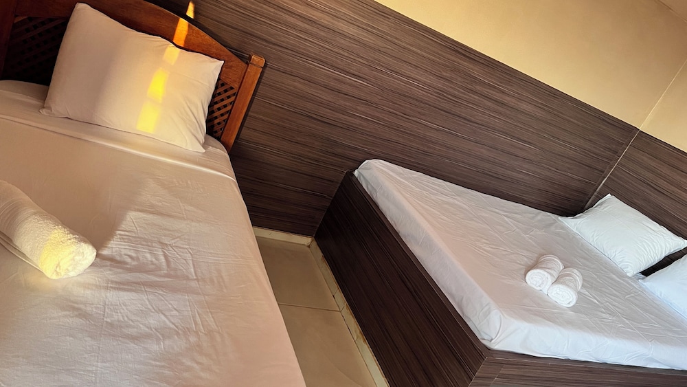 Basic Triple Room-Fan Only