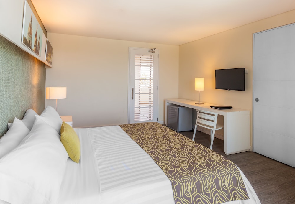 Standard Room, 2 Double Beds, Ocean View photo 3