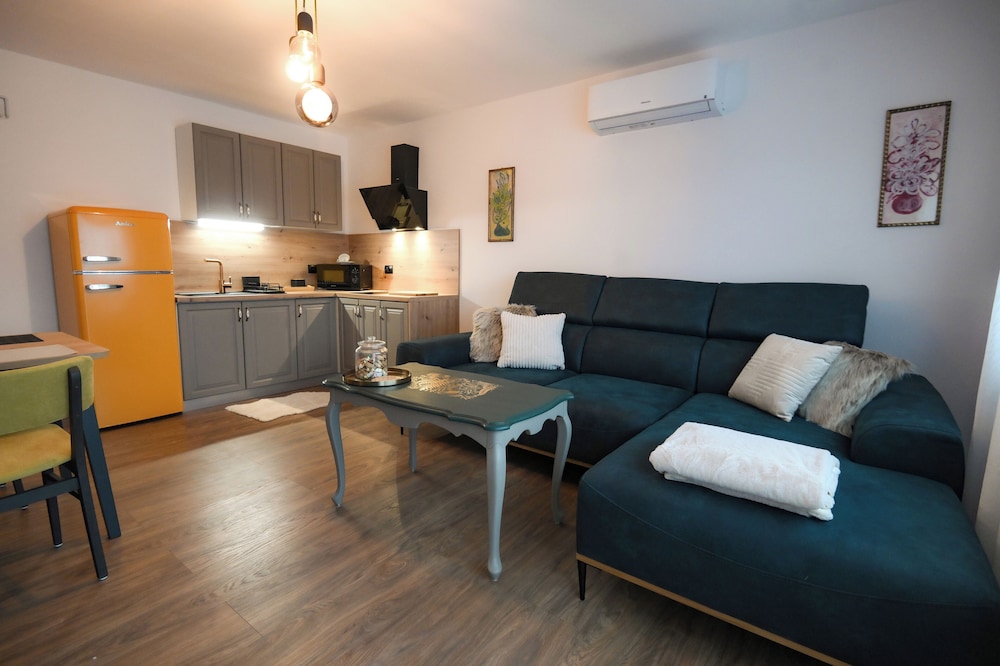 Deluxe Apartment, Hill View