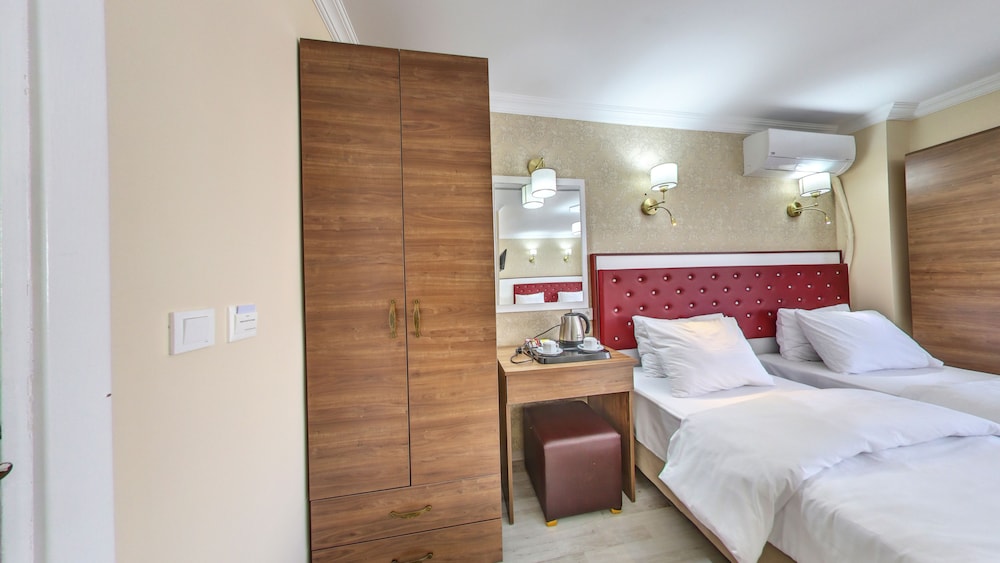 Family Quadruple Room, City View photo 2