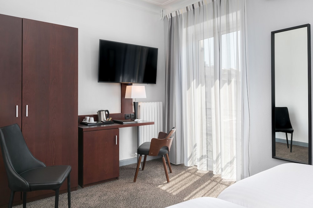 Superior Room, 1 King Bed, Non Smoking - Photo 6