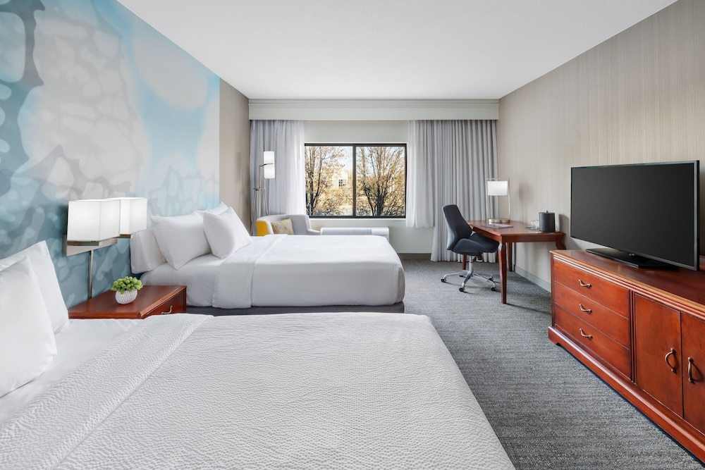 Room, 2 Queen Beds (Mobility/Hearing Accessible, Tub) - Photo 1