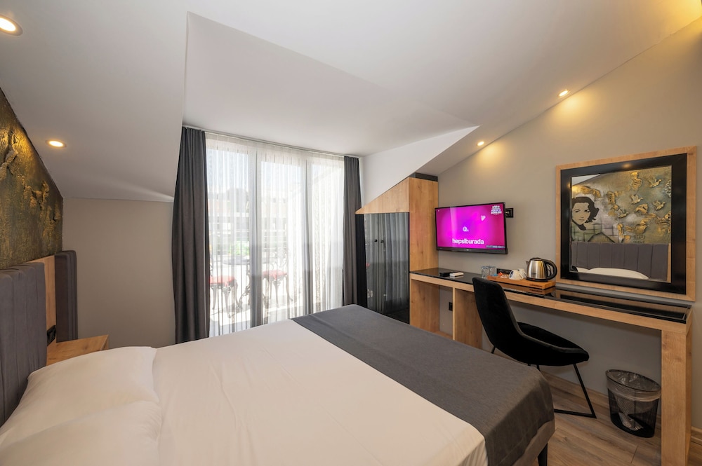 Deluxe Double Room with Balcony photo 1