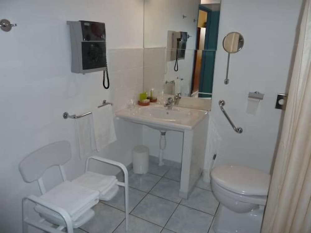 Standard Double Room, Private Bathroom photo 3
