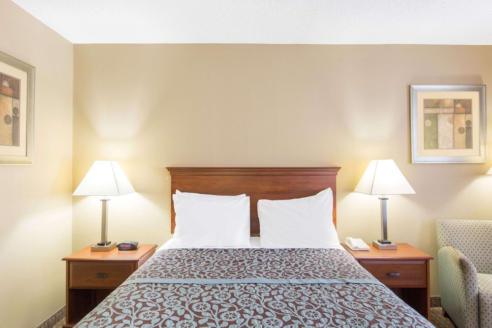 Standard Room, 1 Queen Bed, Smoking