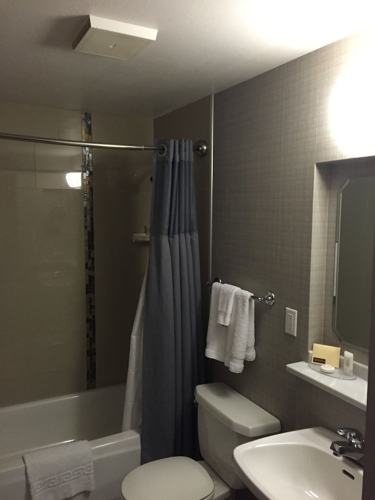 Deluxe Room, 2 Queen Beds photo 2