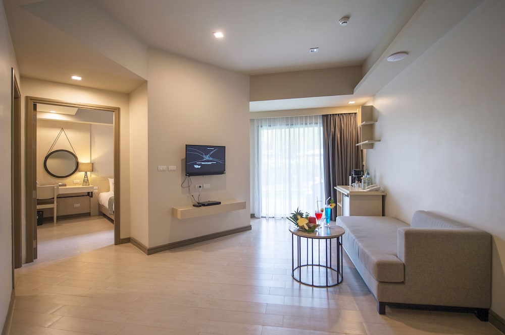Family Room - Photo 4