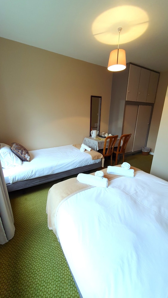 Family Double Room, Multiple Beds, Non Smoking photo 1