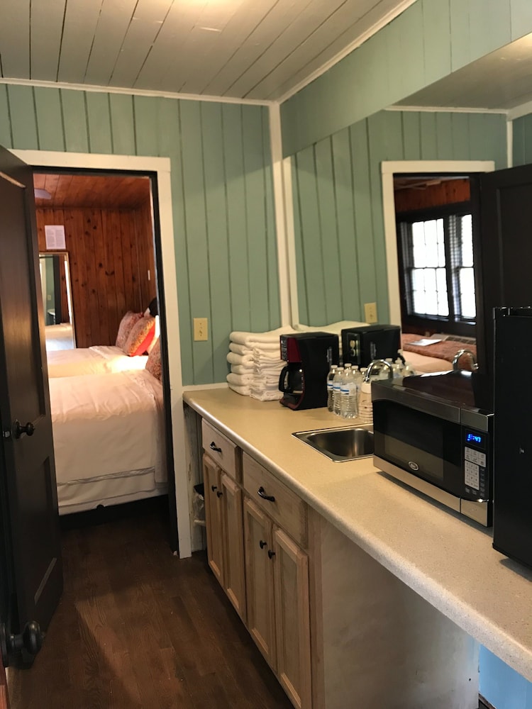 Suite, 2 Bedrooms, Refrigerator & Microwave (The Riverside Suite) photo 2
