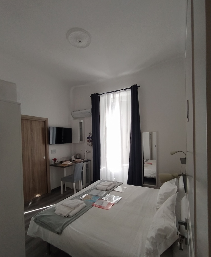 Comfort Double or Twin Room, Private Bathroom, City View photo 1