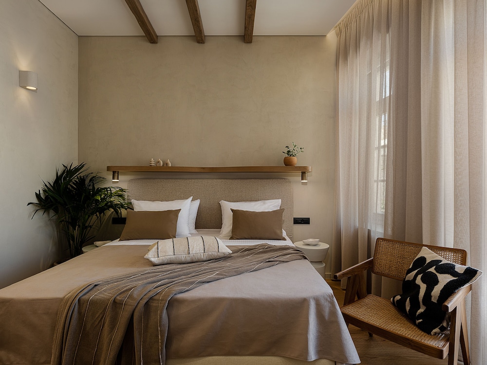 Deluxe Double or Twin Room, Balcony, Partial Sea View