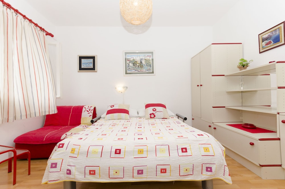 Apartment (A1)