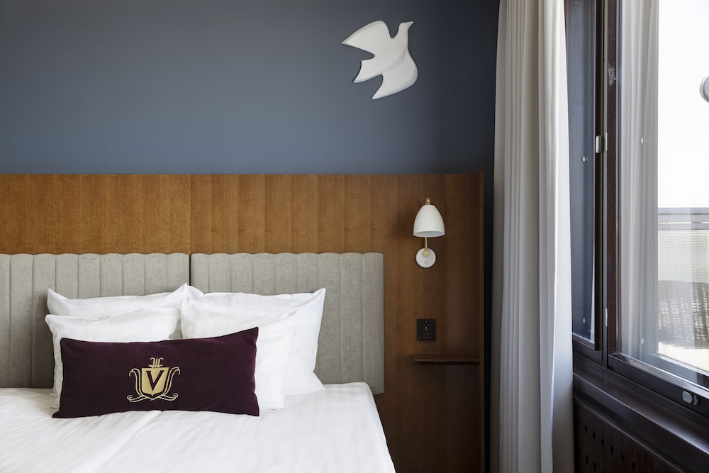 Superior Room, 1 King Bed - Photo 4