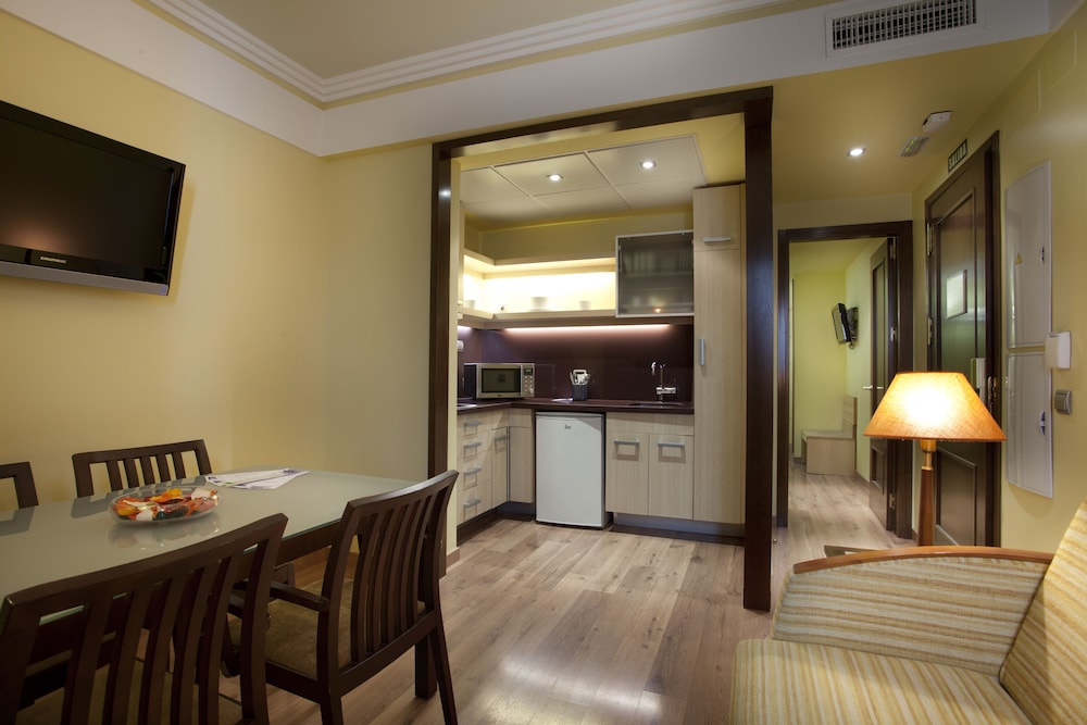 Suite - Photo 9