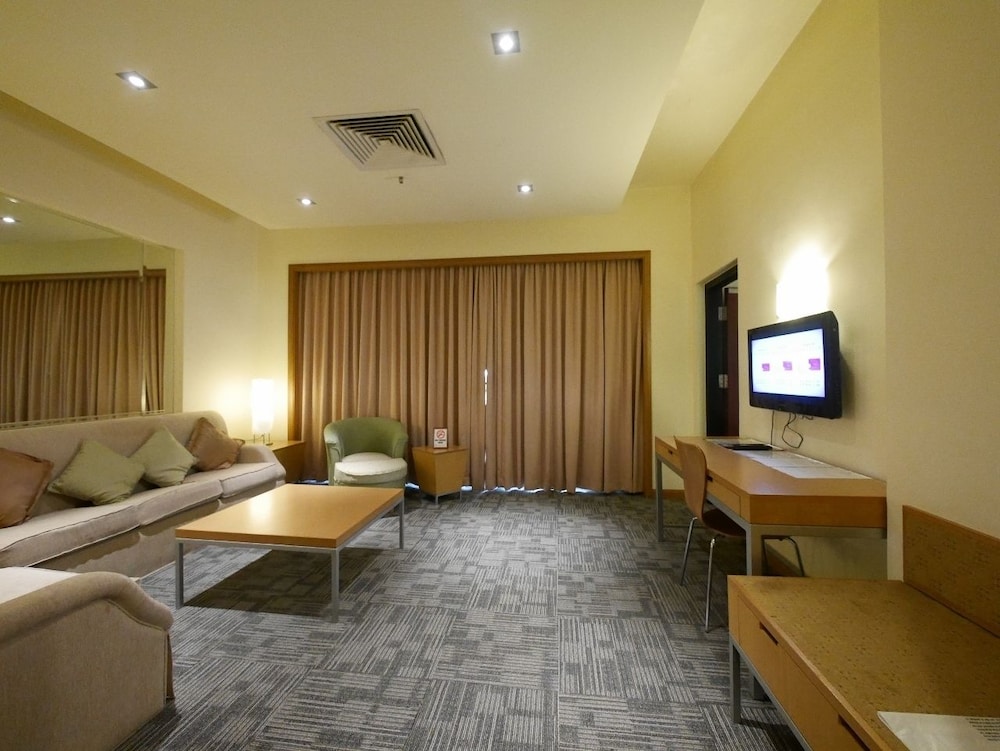 Executive Suite, 1 Bedroom - Photo 3