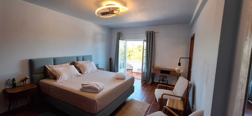 Deluxe Double Room, Balcony, Partial Ocean View photo 1