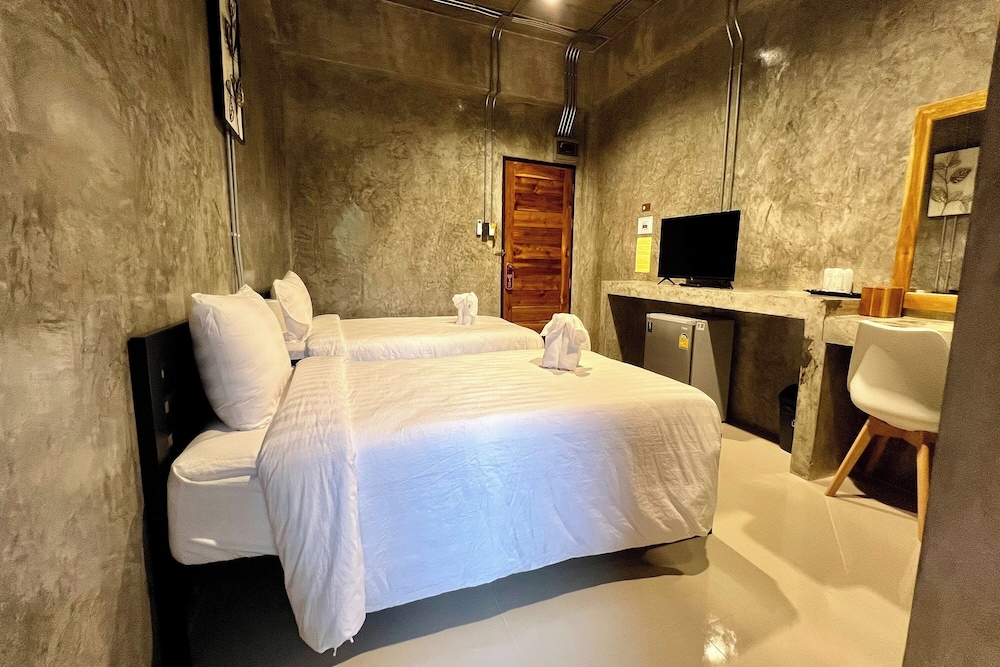 Standard Twin Room - Photo 11