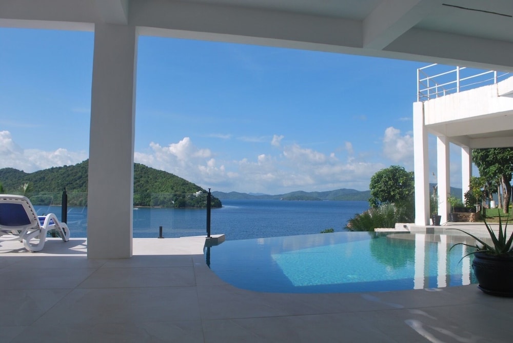Luxury Villa photo 1