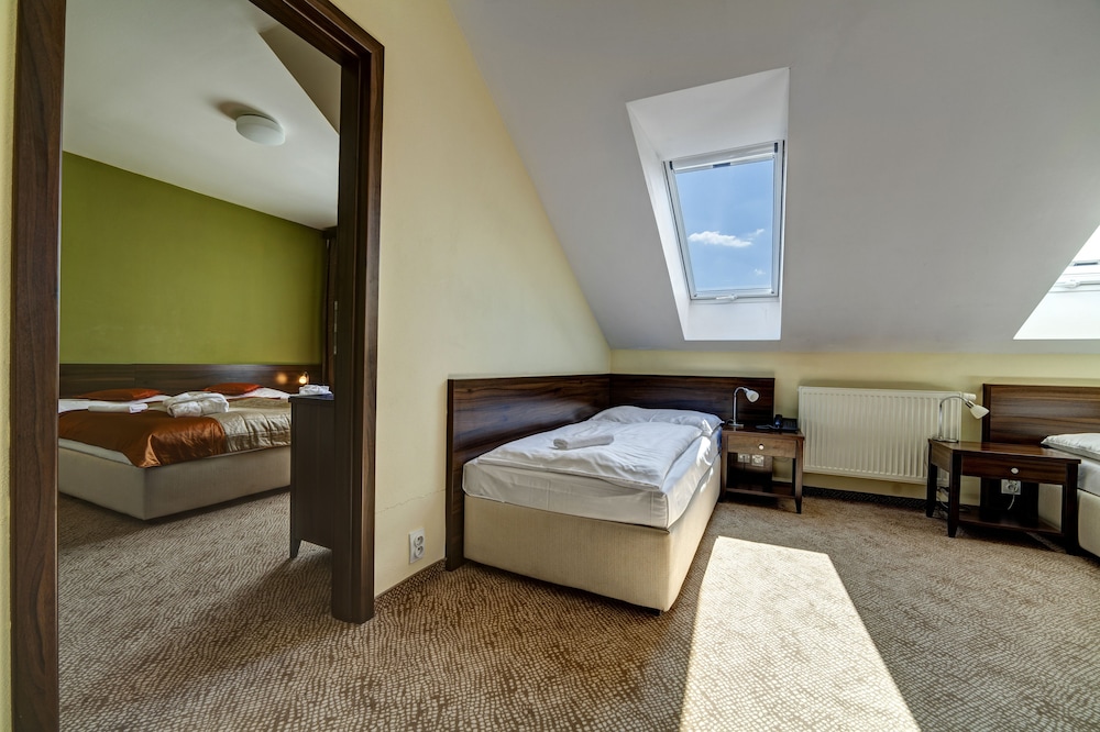 Suite, Balcony