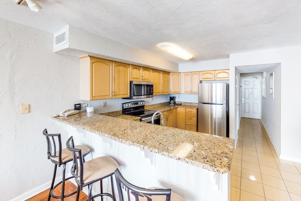 Condo, 2 Bedrooms (Oceanfront) photo 3
