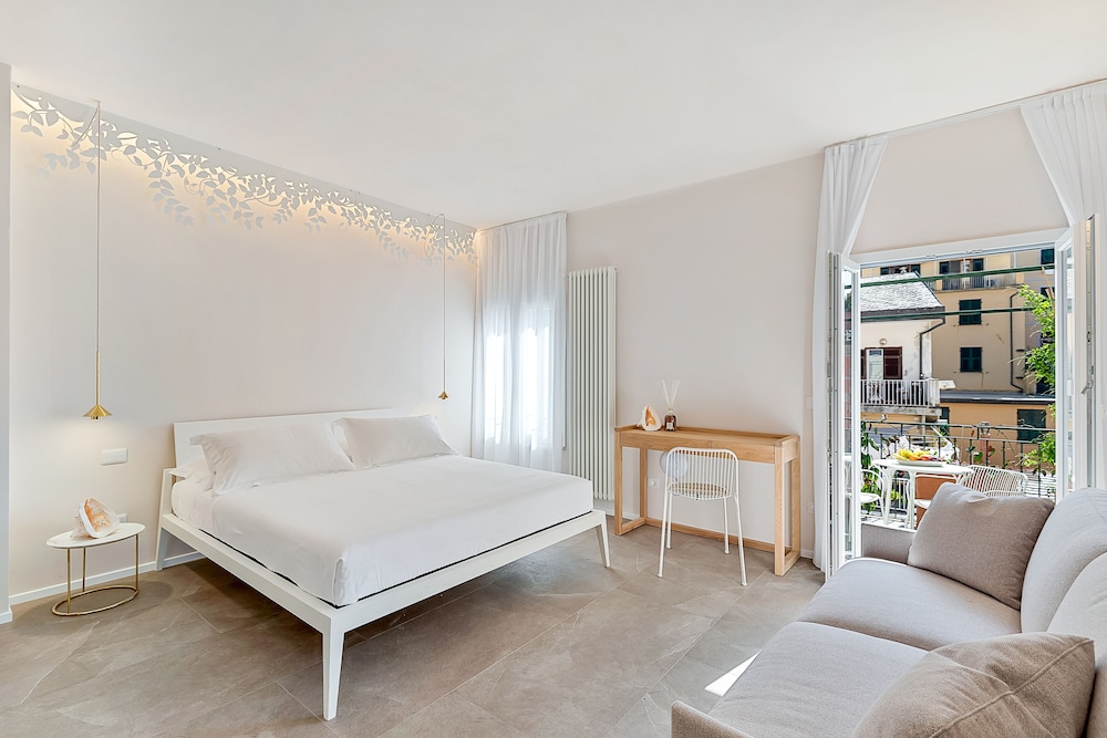 Luxury Suite, 1 King Bed, Sea View, Annex Building photo 2
