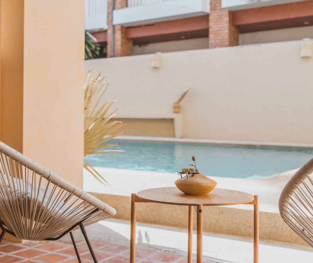 Deluxe Room, 2 Twin Beds, Pool Access - Photo 15