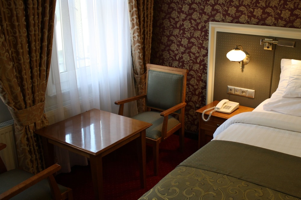 Superior Twin Room, 1 Bedroom, Private Bathroom, City View (Air conditioning)