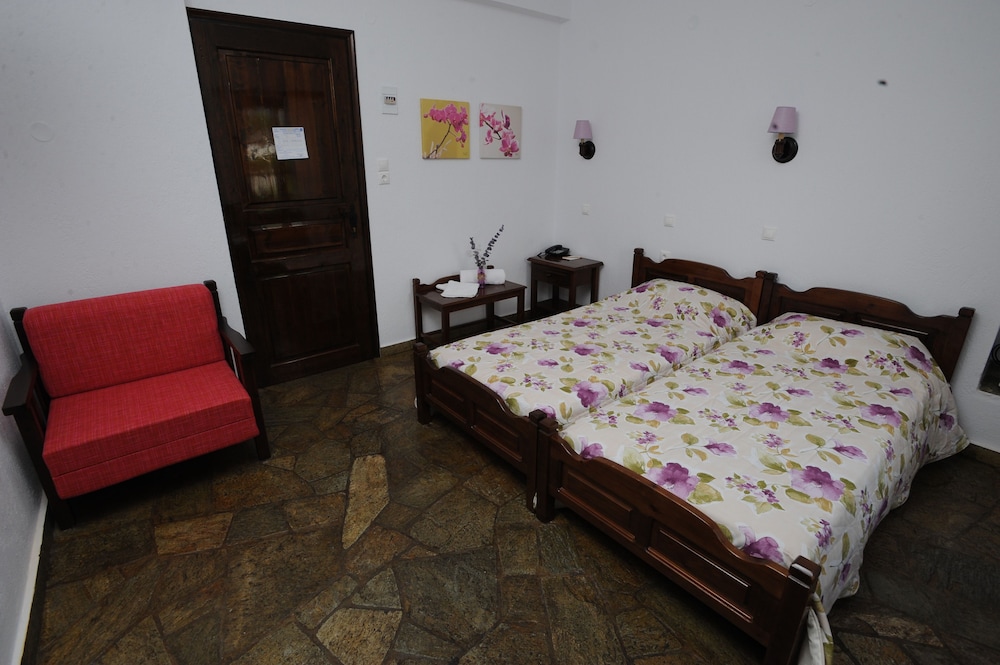Standard Triple Room photo 2