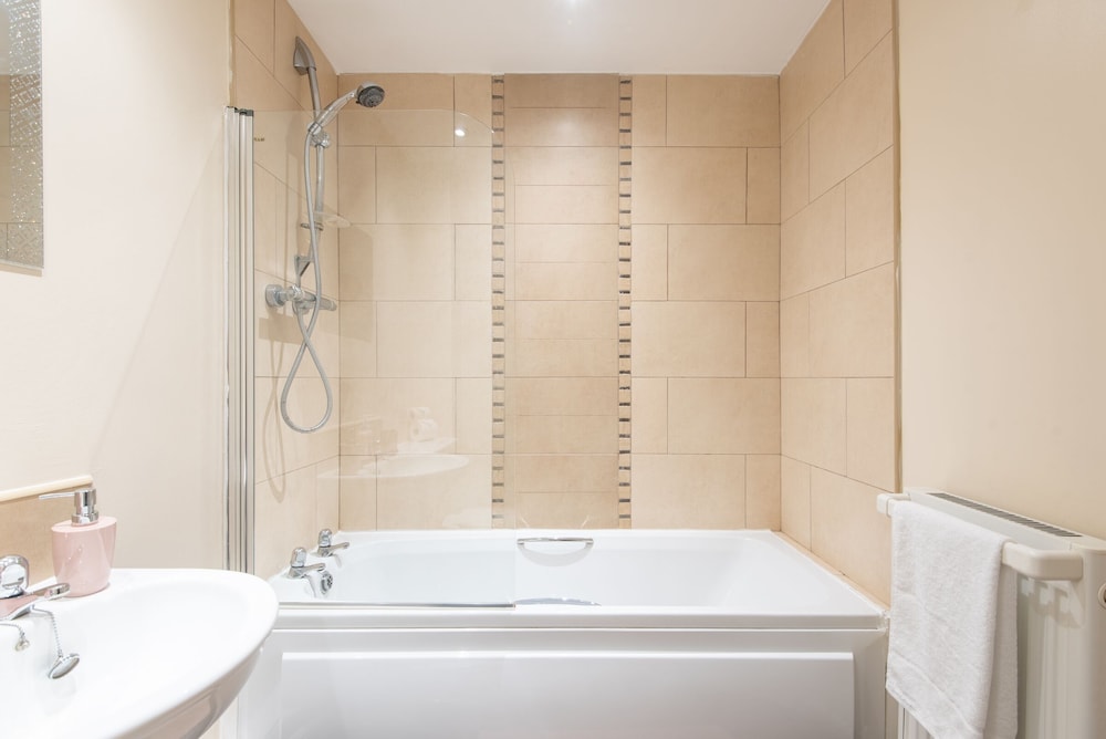 Apartment, Private Bathroom, Courtyard View (No.5) - Photo 13