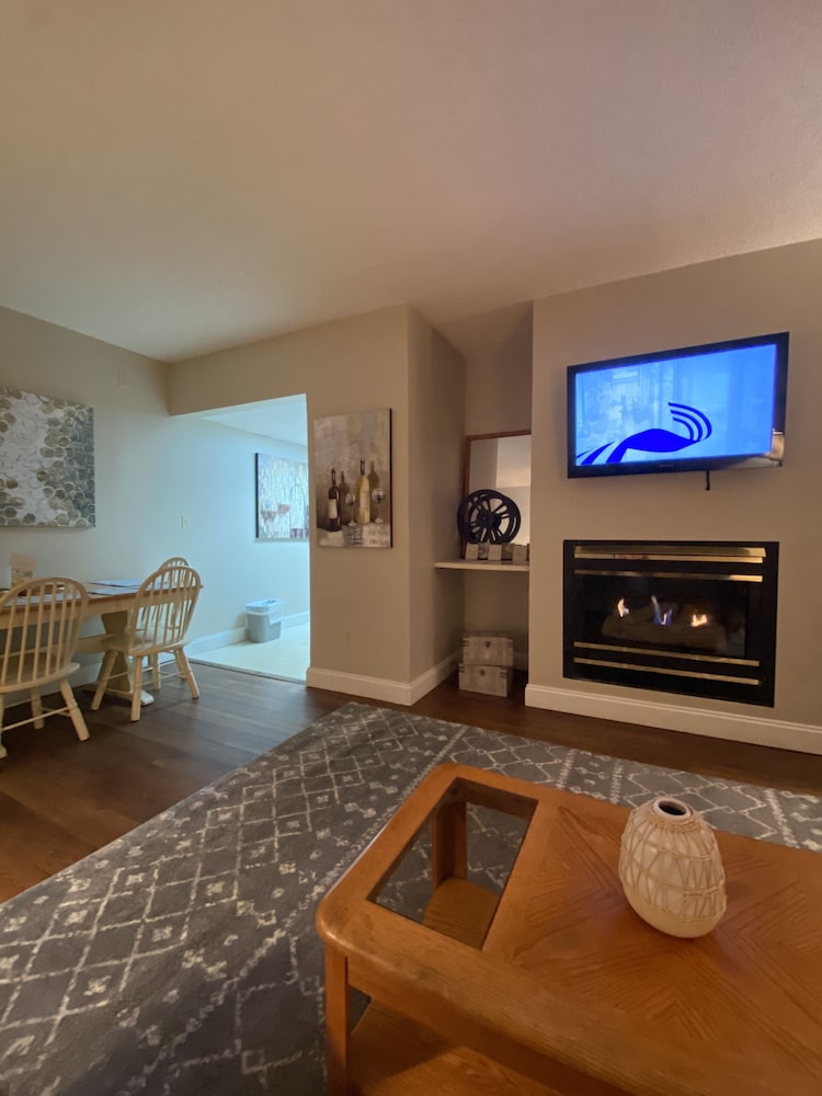 Condo, 2 Bedrooms