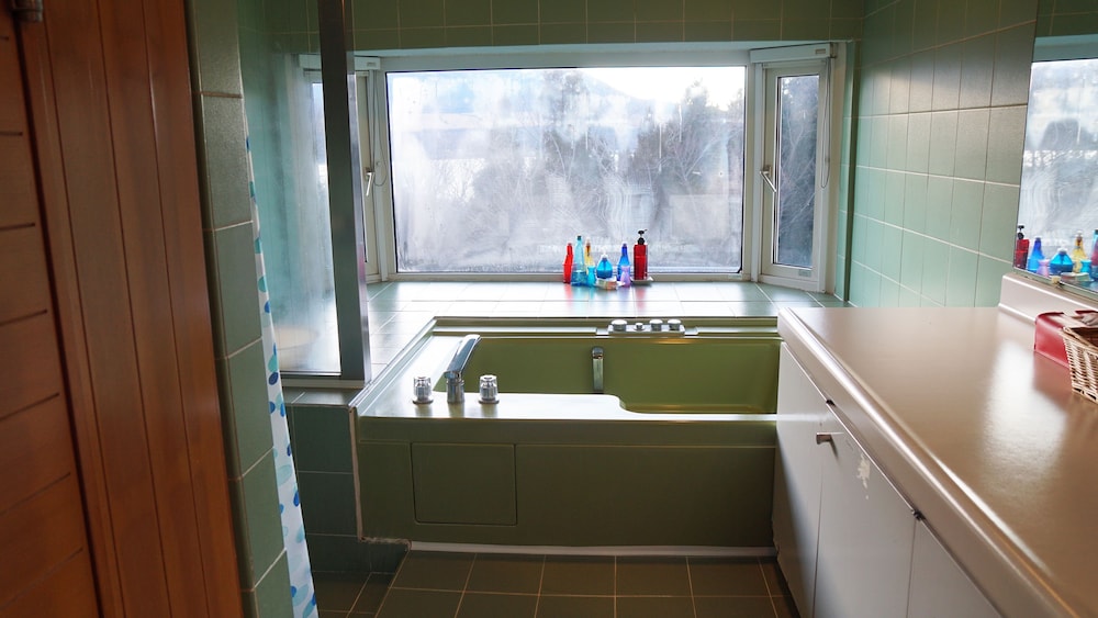 Twin Room, Shared Bathroom photo 2