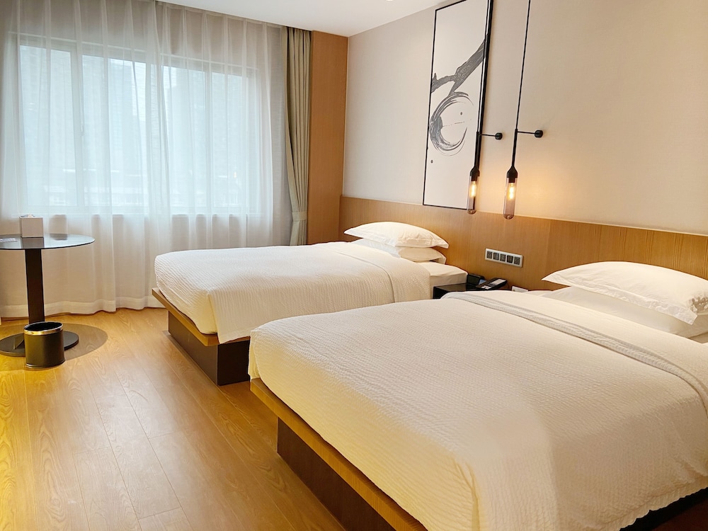 Deluxe Room, 2 Twin Beds, City View - Photo 6