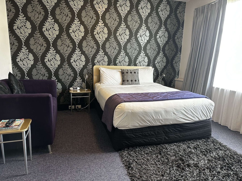 Standard Room, 1 Queen Bed, Non Smoking, Microwave