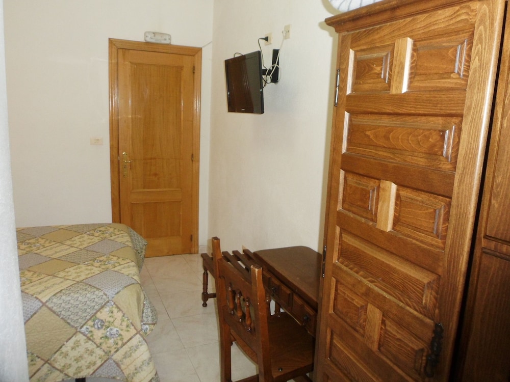 Single Room photo 2