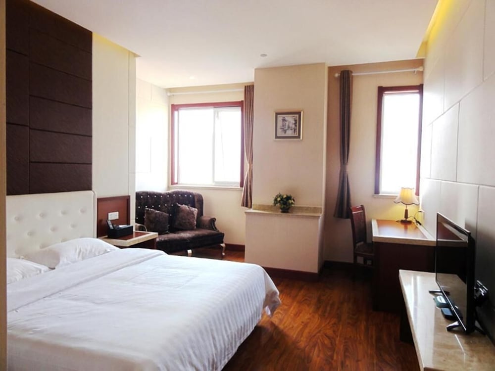 Deluxe Double Room, City View photo 2