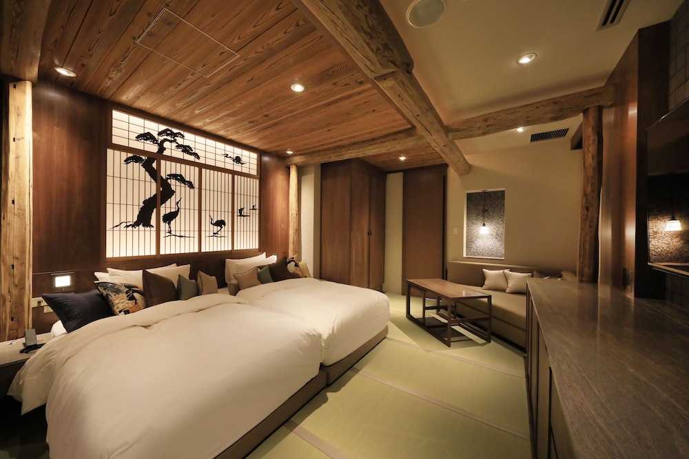 Premium Twin Room - Photo 1