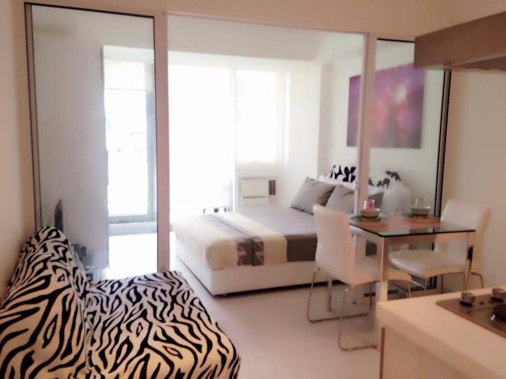 2 Bedroom Condo City View photo 2