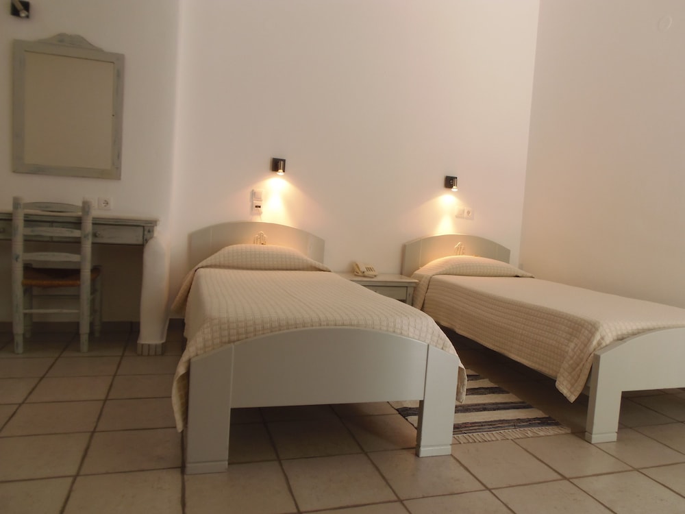 Standard Room - Photo 11