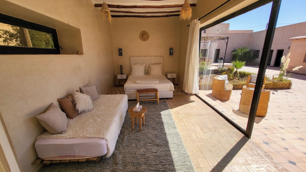 Deluxe Triple Room, Courtyard View photo 2