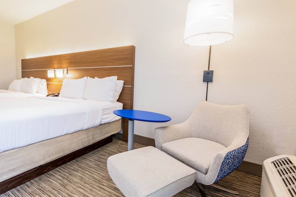 Standard Room, 2 Queen Beds, Balcony, City View - Photo 9